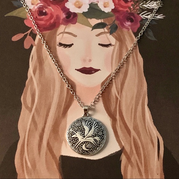 Silver Pegasus Unicorn Moon Pendant - Picture 1 of 8